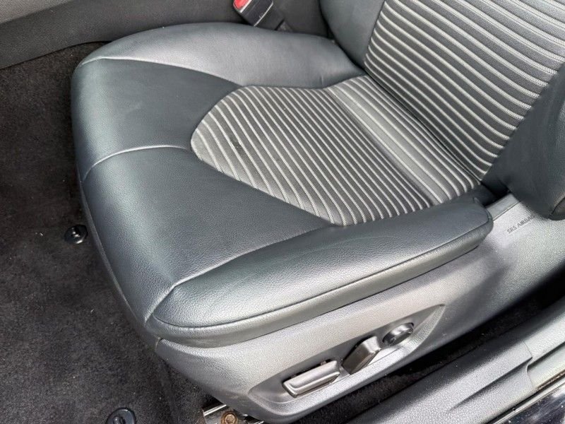 Used 2019 Midnight Black Metallic Toyota SE image 17