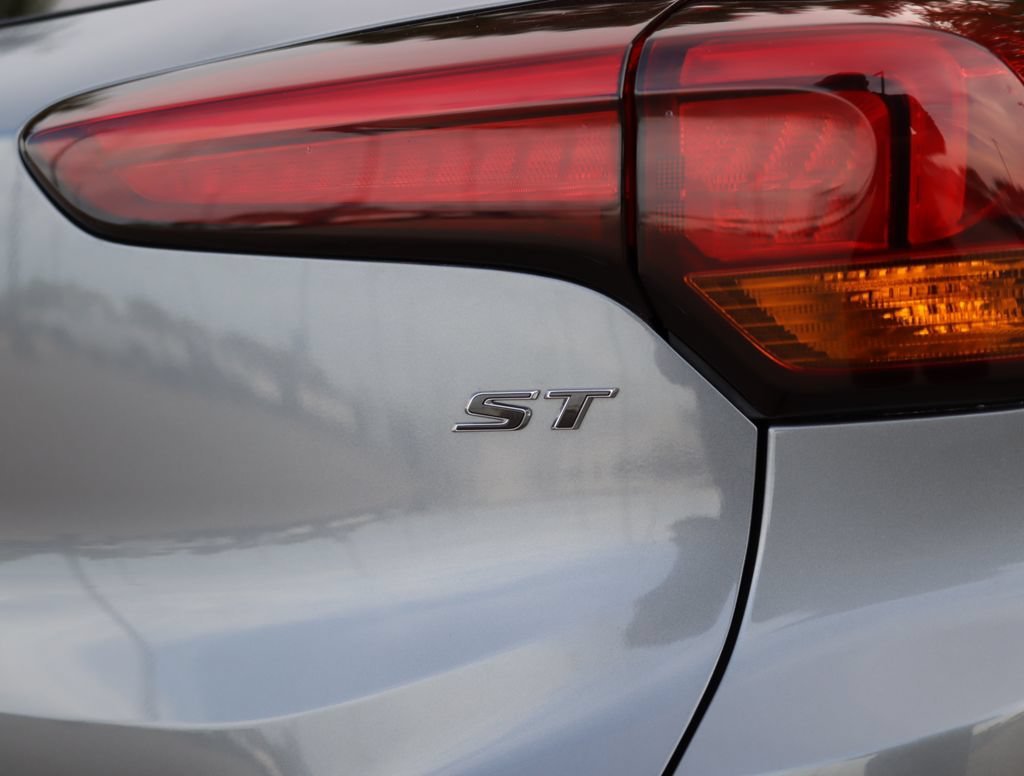 Used 2020 SATIN STEEL METALLIC Buick Essence image 36