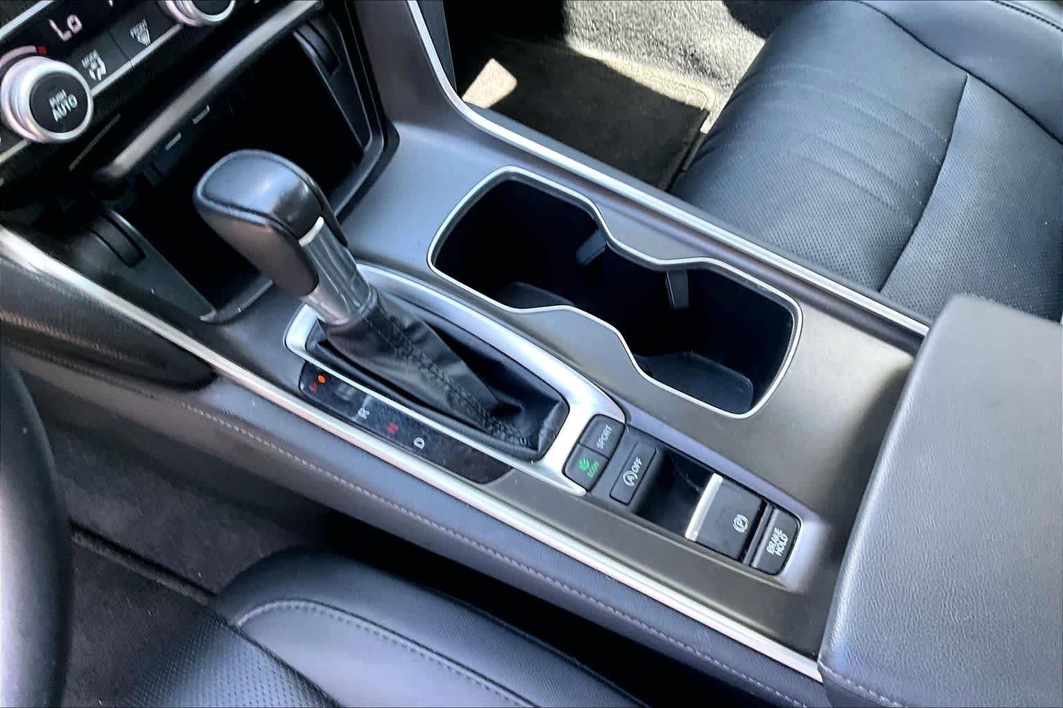 Used 2022 Platinum White Pearl Honda Sport SE image 17