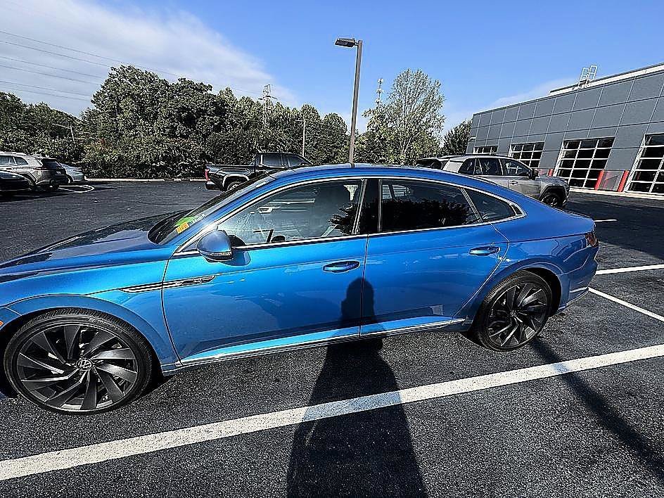 Used 2023 Blue Metallic Volkswagen SEL R-Line image 28