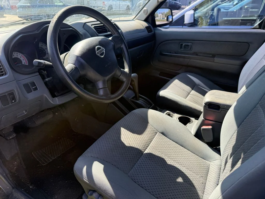 Used 2004 Green Nissan XE image 13