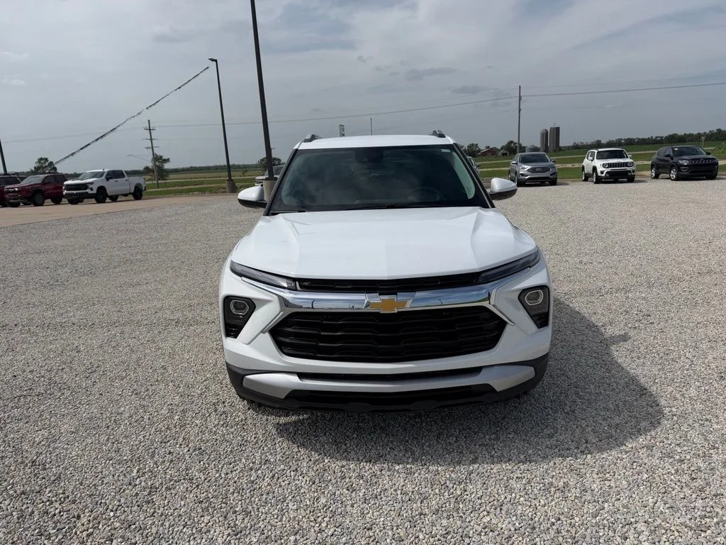 Used 2025 White Chevrolet LT image 8