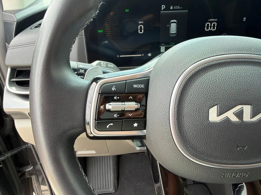 Used 2026 Gray Kia LXS image 9