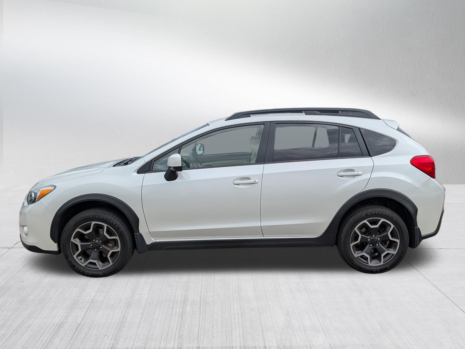 Used 2013 Satin White Pearl Subaru Limited image 4