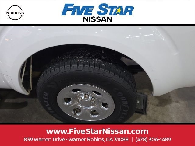 Used 2010 White Nissan SE image 9