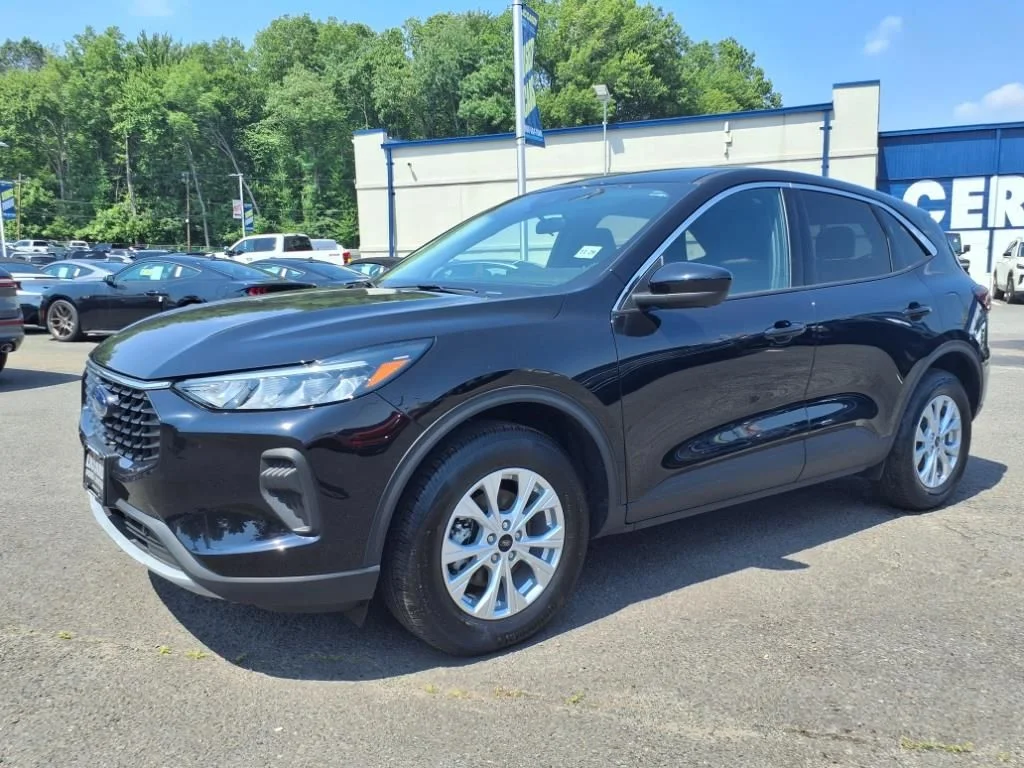 New 2024 Agate Black Metallic Ford Active™ image 3