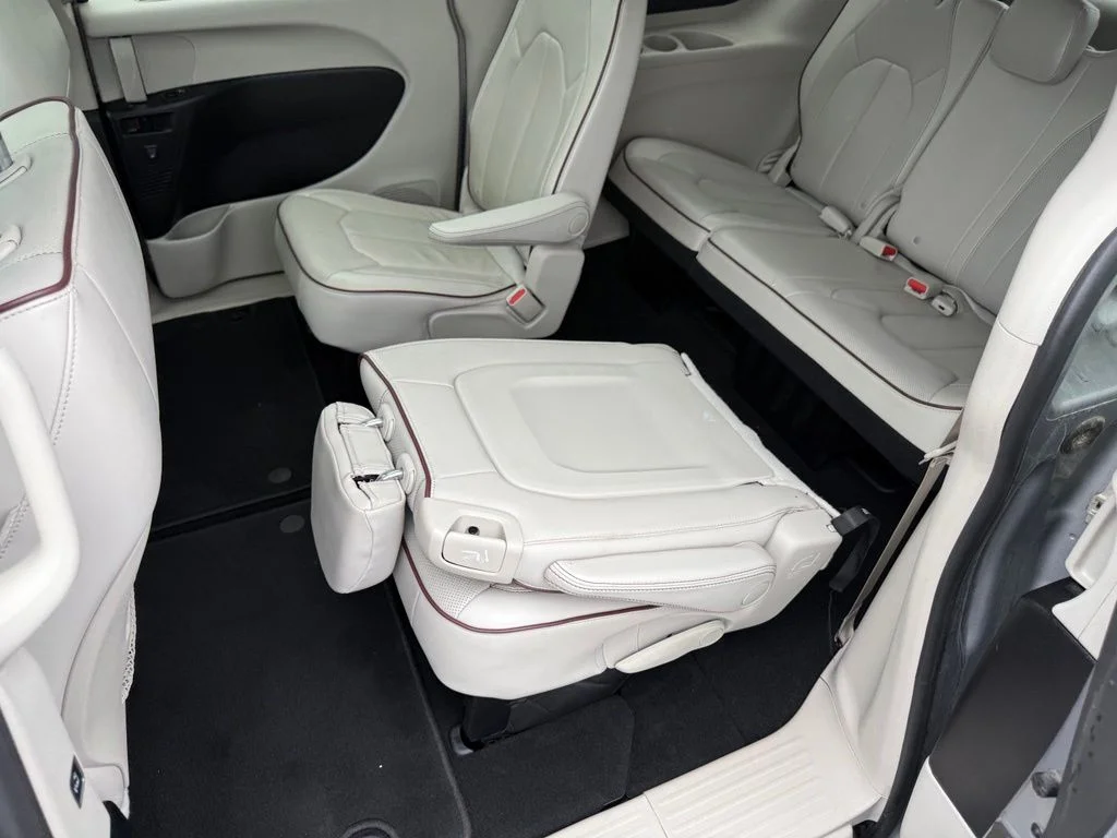 Certified Used 2017 Silver Chrysler Limited image 40