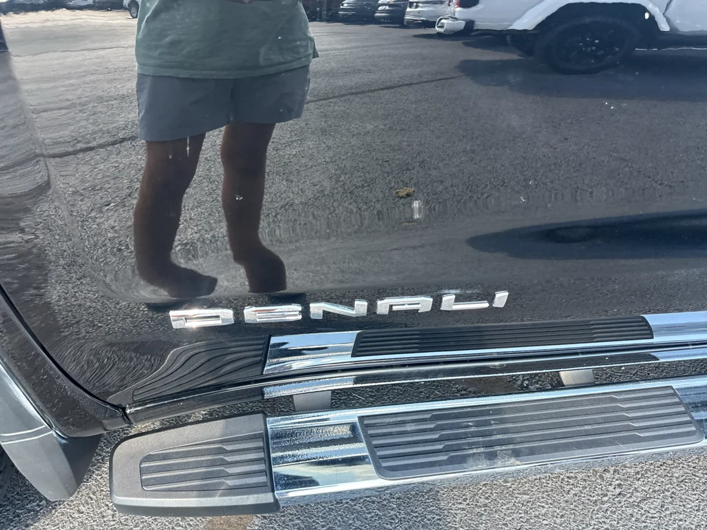 Used 2025 Onyx Black GMC Denali image 11