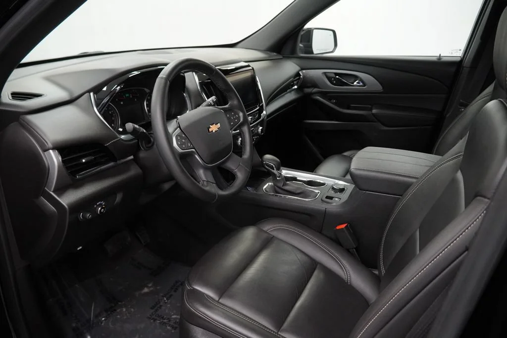 Used 2023 Mosaic Black Metallic Chevrolet LT Leather image 10