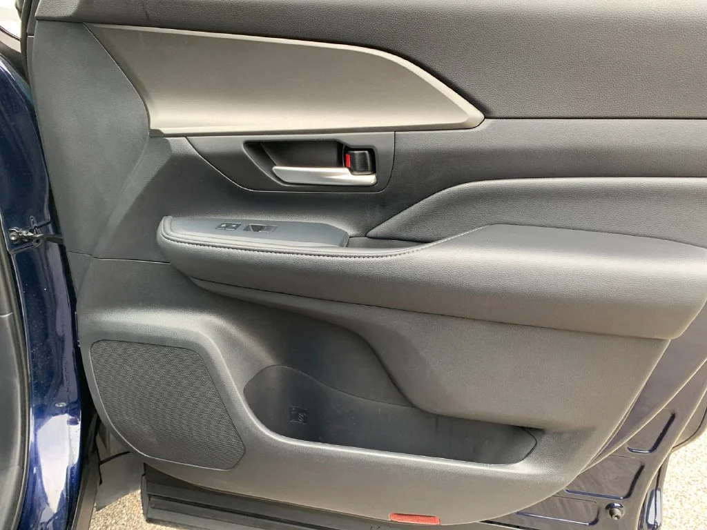 Used 2025  Toyota XLE image 20