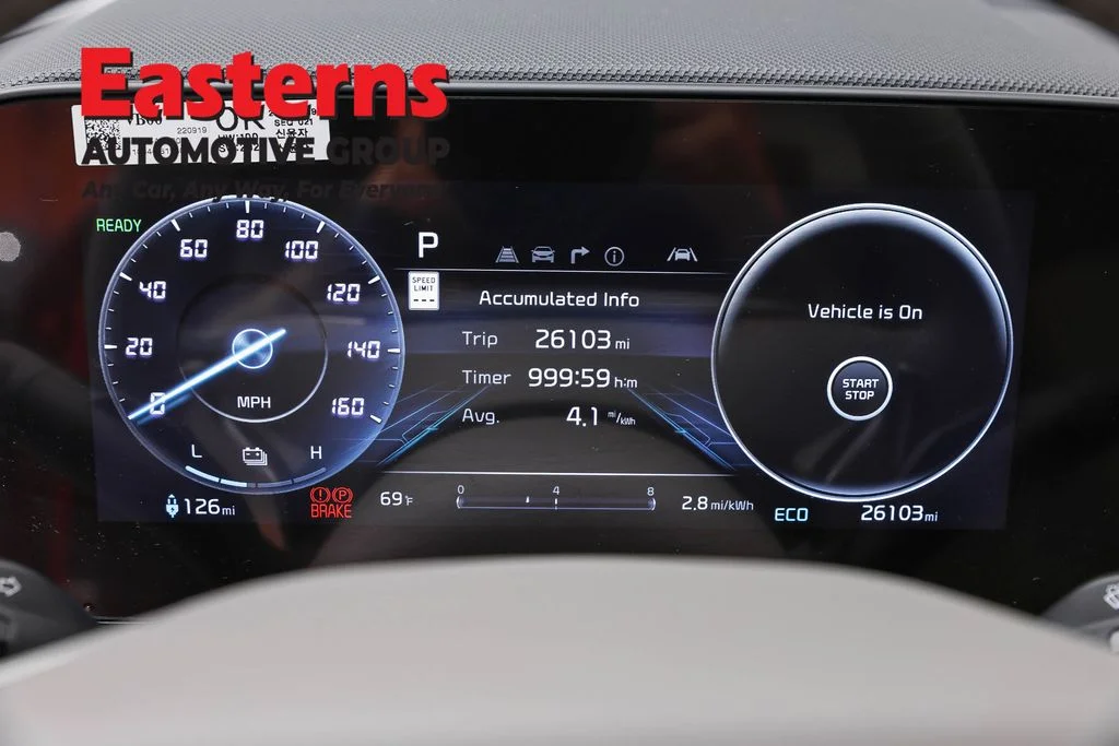 Used 2023 Red Kia Wind image 18