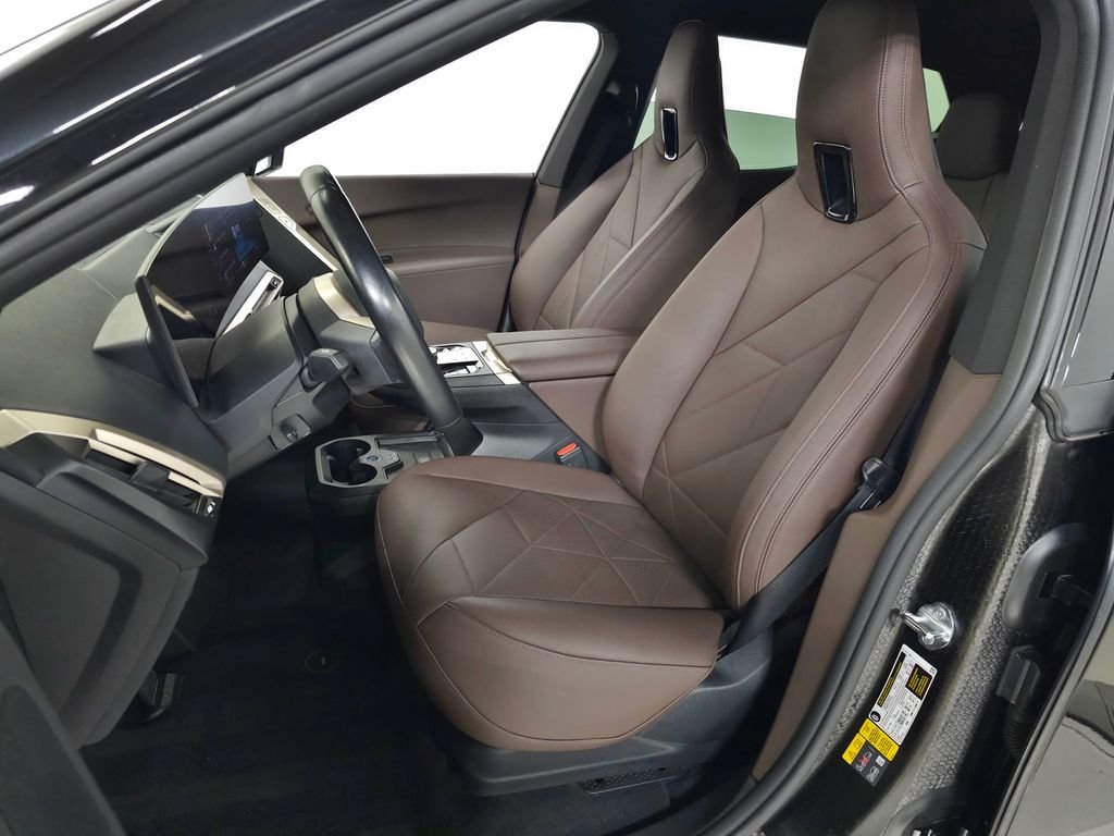 Used 2024 Black Sapphire Metallic BMW xDrive50 image 17