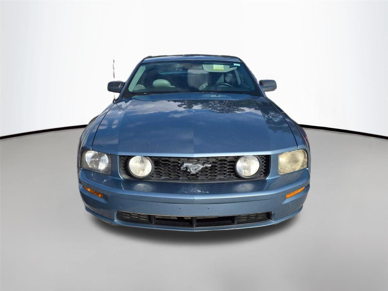 Used 2006  Ford GT Deluxe image 2