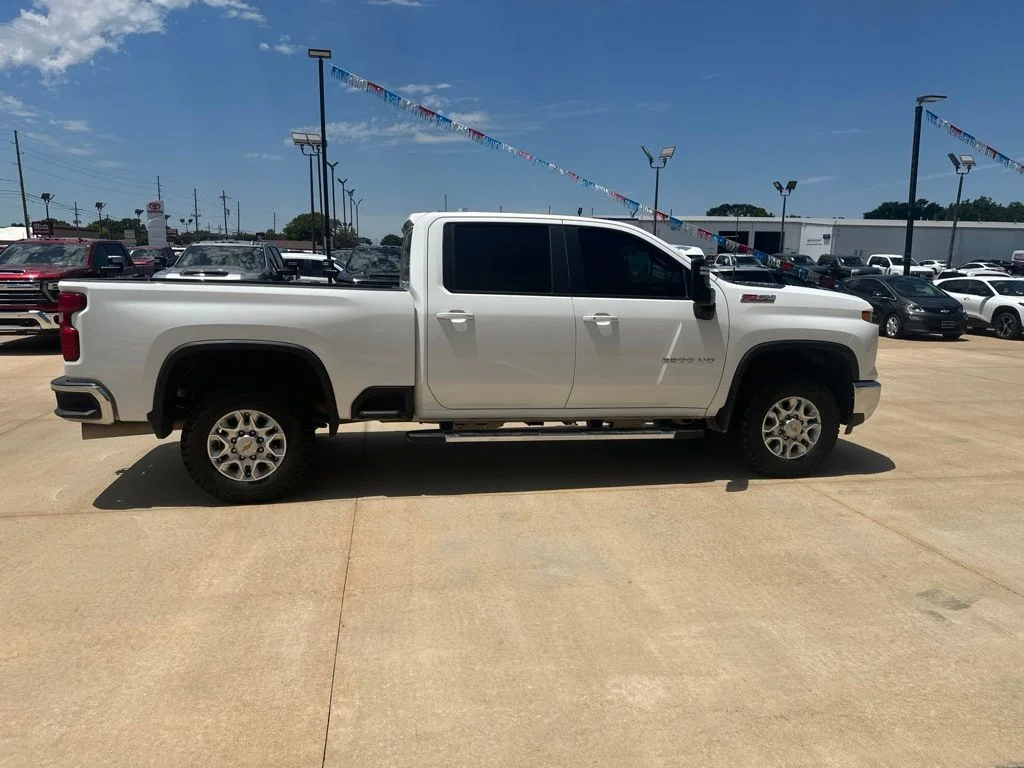 Used 2024 White Chevrolet LT image 33