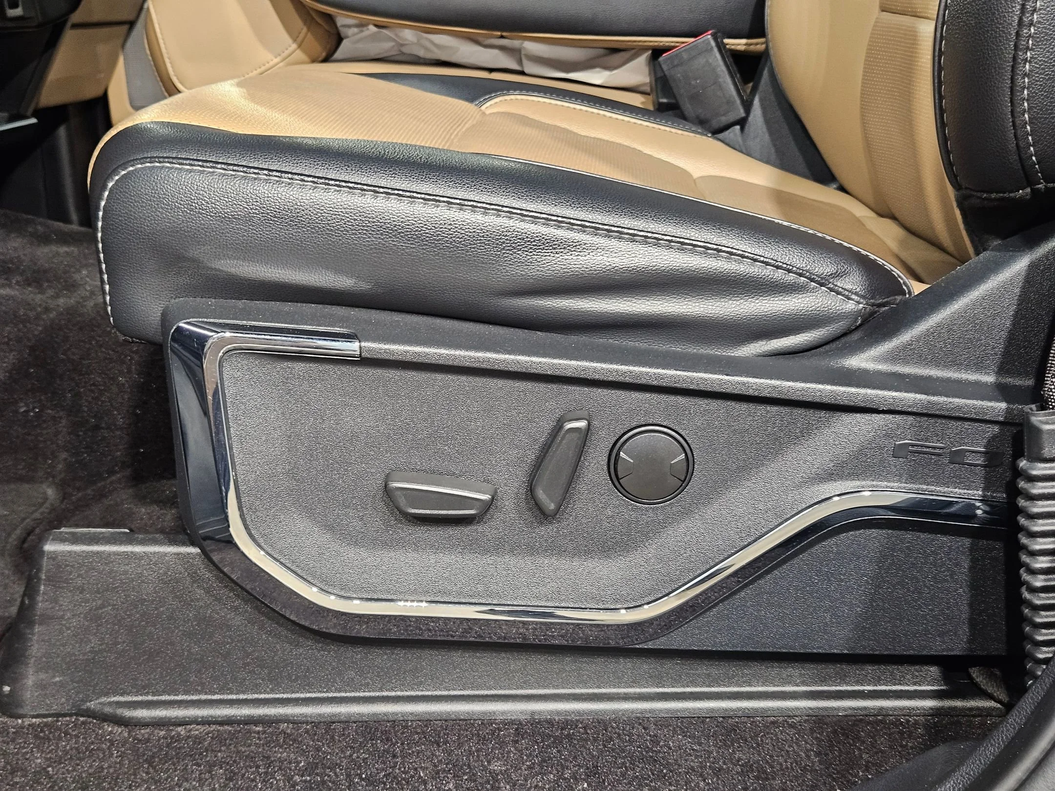 Used 2022 Smoked Quartz Metallic Tinted Clearcoat Ford LARIAT image 23