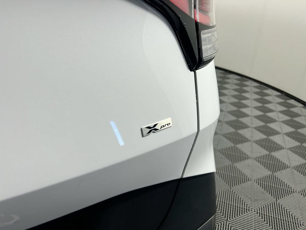 Used 2023 White Kia X-Pro Prestige image 6