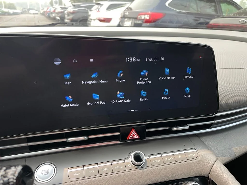 Used 2023 Phantom Black Hyundai SEL image 10