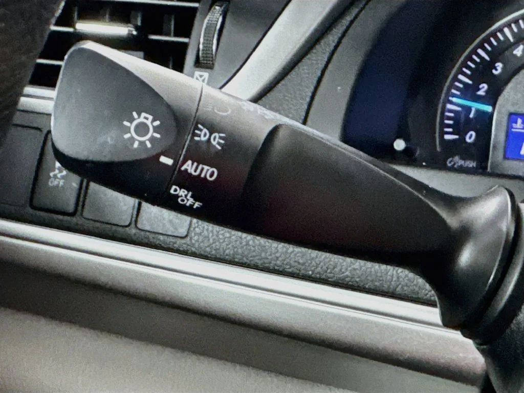 Used 2013 Gray Toyota LE image 12