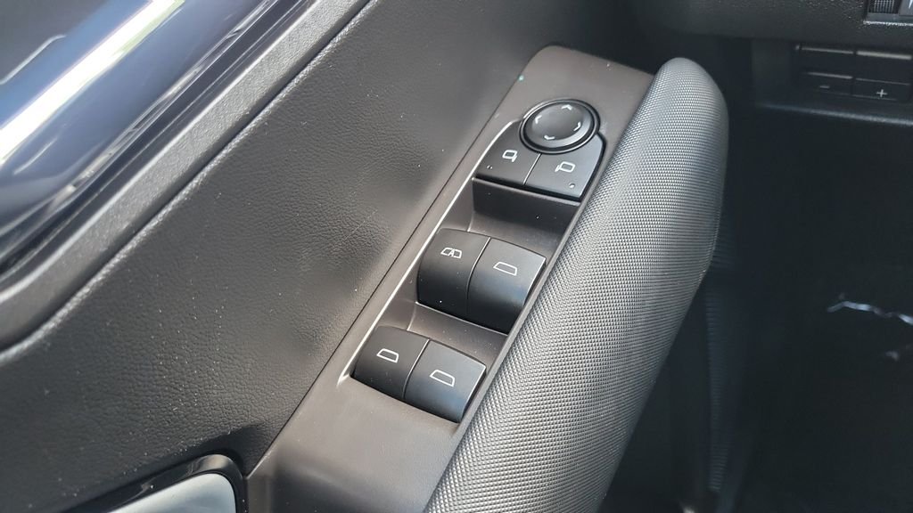 Used 2023 Gray Chevrolet Z71 image 18
