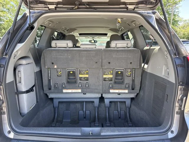 Used 2015 Gray Toyota XLE image 29