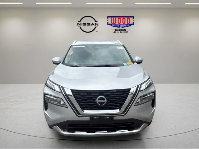 Used 2023 Brilliant Silver Metallic Nissan Platinum image 2