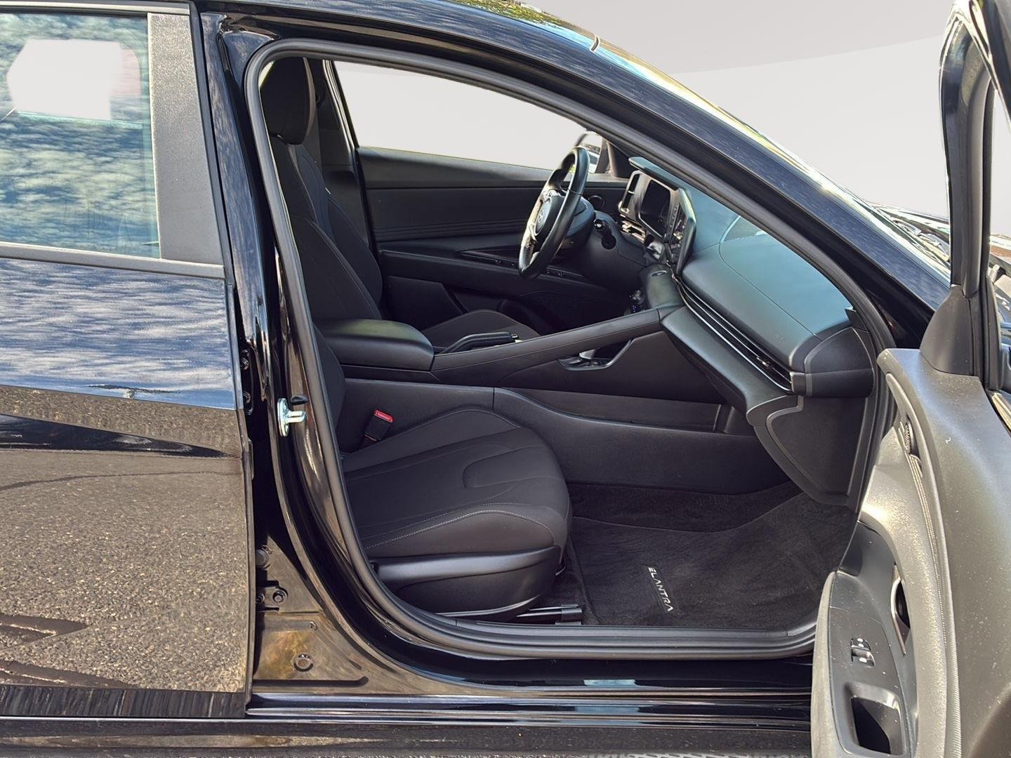 2025 Hyundai Elantra SEL - Photo 11