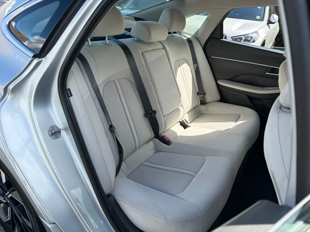 Used 2024 Silver Hyundai SEL image 18