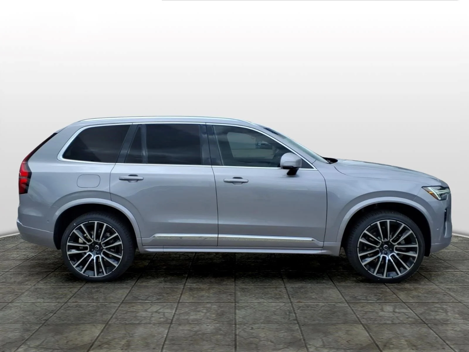 2027 Volvo XC90 Plus - Photo 2