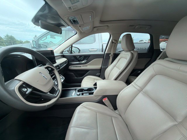 Used 2023 White Lincoln Standard image 7