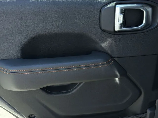 Used 2021 Gray Jeep Mojave image 21