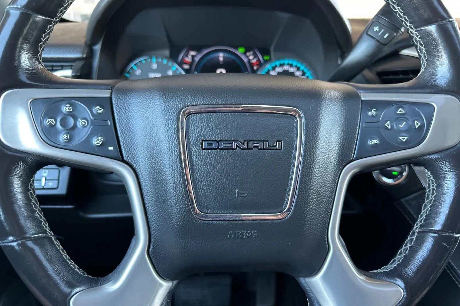 Used 2018 Quicksilver Metallic GMC Denali image 25