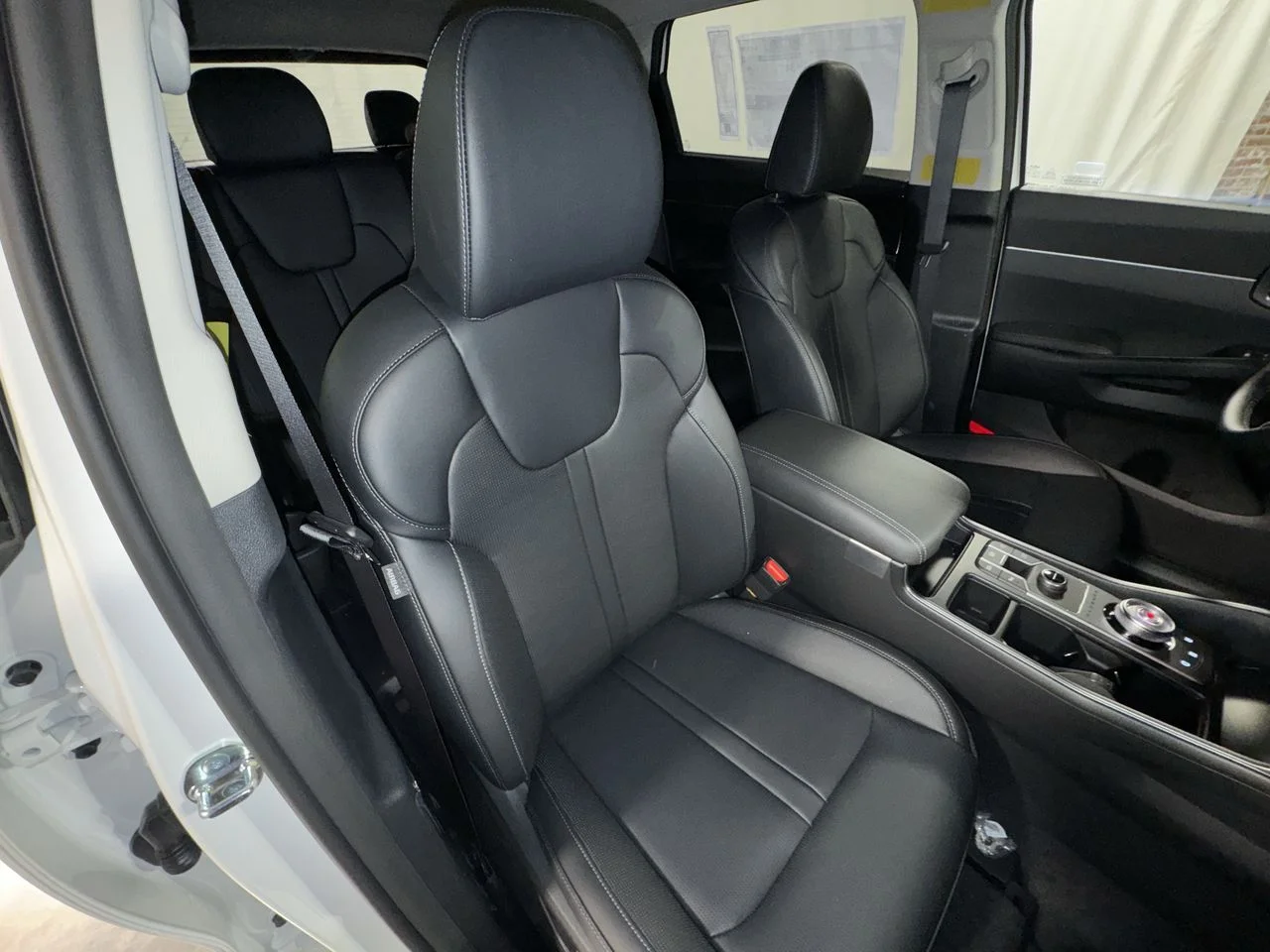 New 2026 Snow White Pearl Kia EX image 30