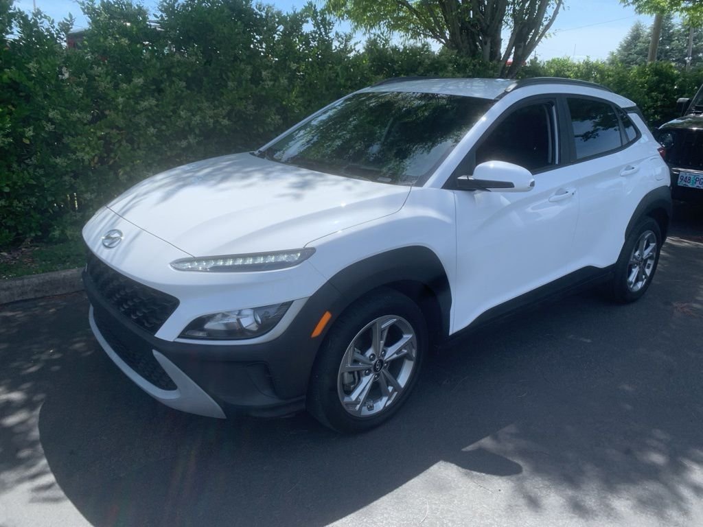 Used 2023 White Hyundai SEL image 1