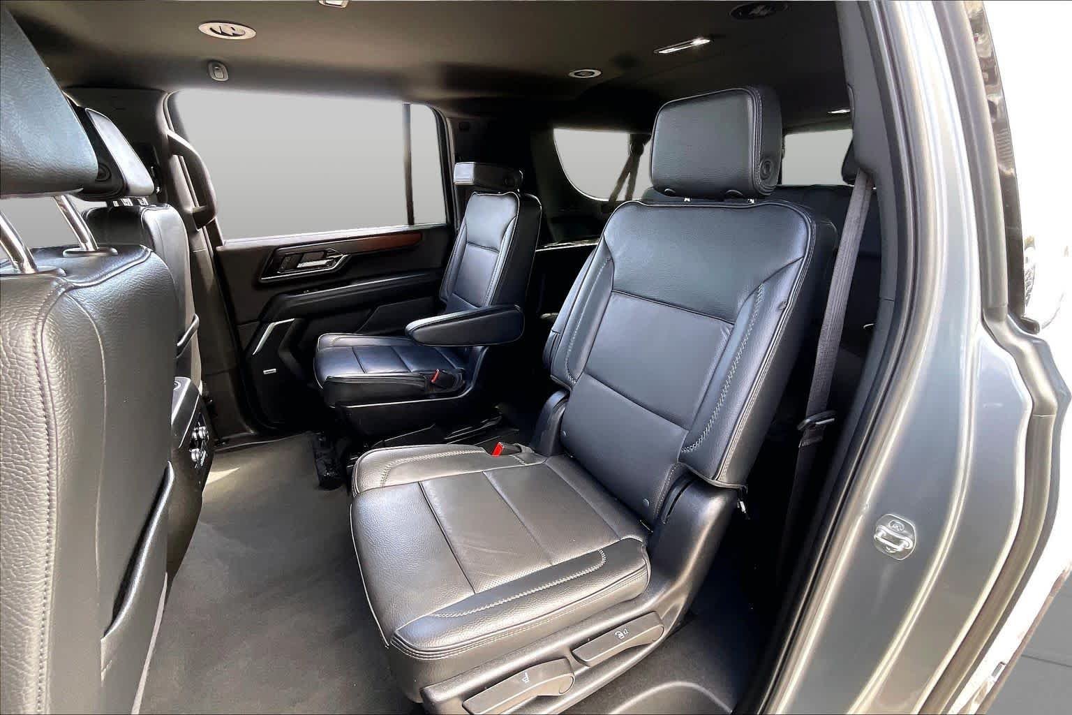 Used 2025 Sterling Metallic GMC Denali image 18