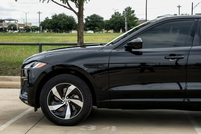 2026 Jaguar F-Pace R-Dynamic S - Photo 14