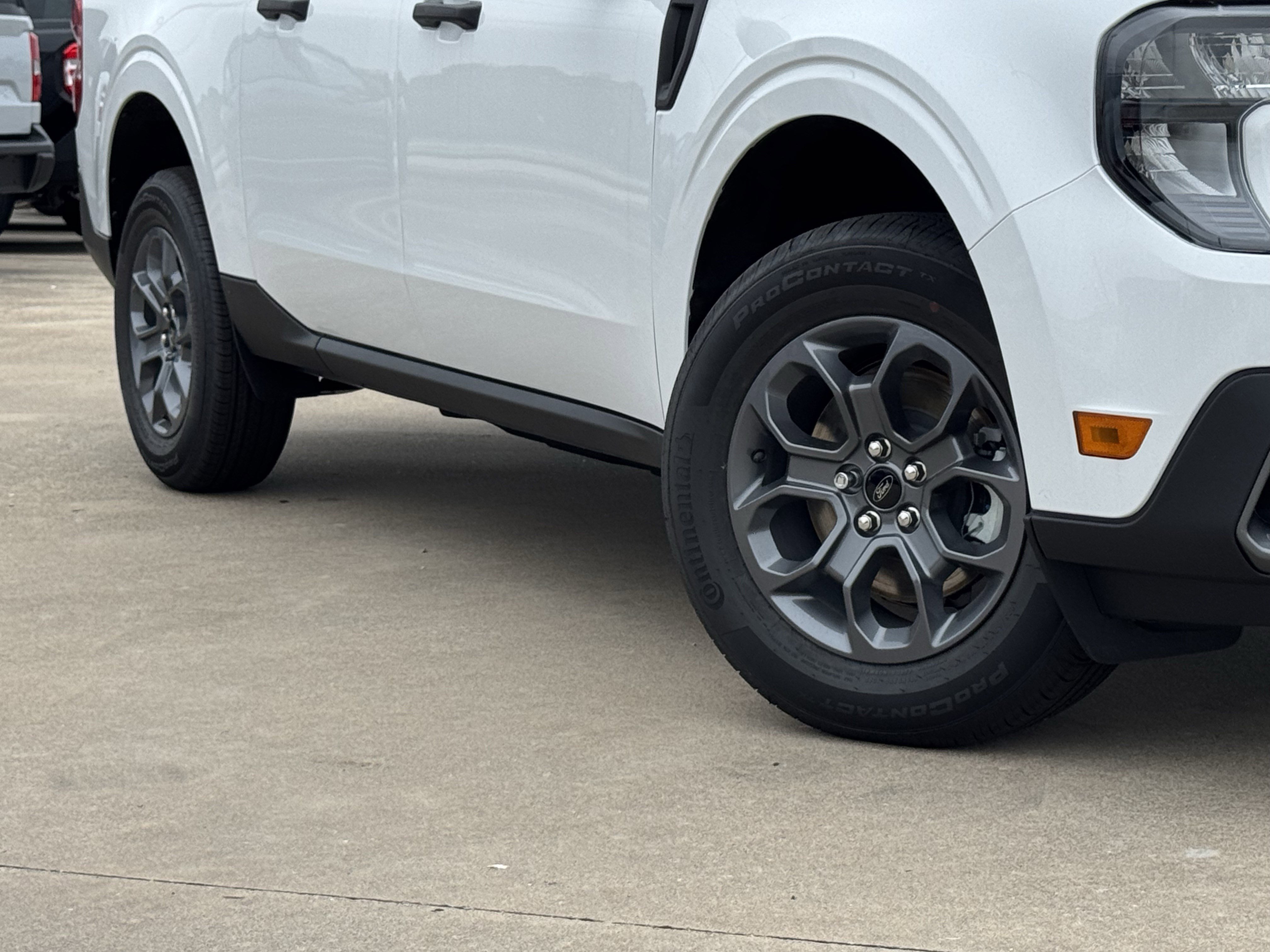 New 2026 Oxford White Ford XLT image 11