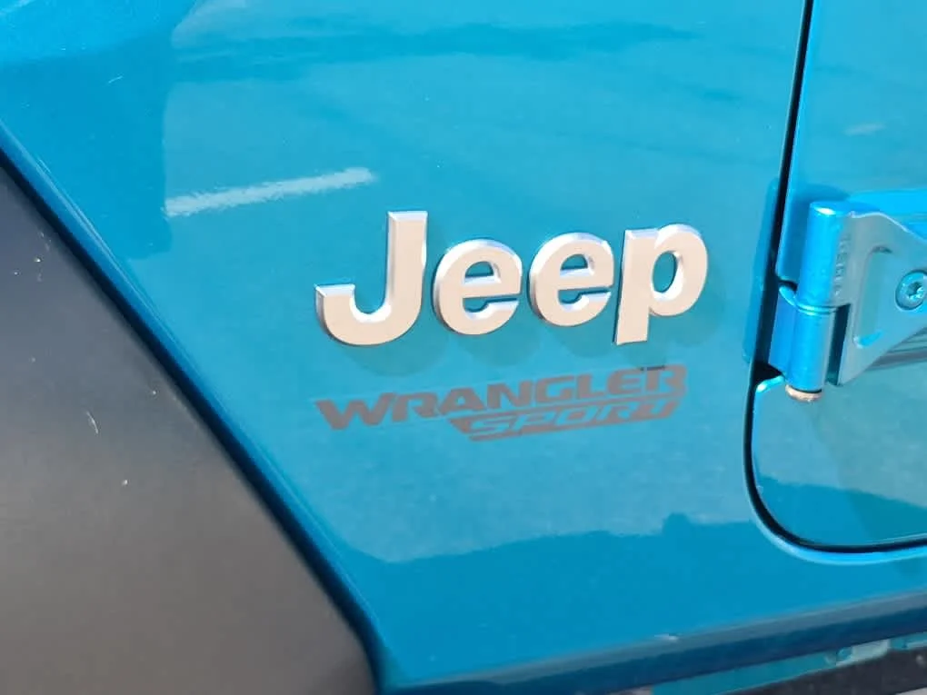 Used 2019 Bikini Pearlcoat Jeep Sport S image 18