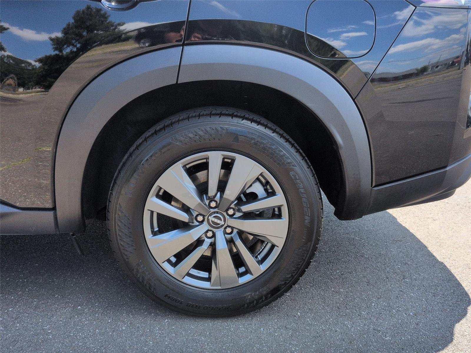 Used 2024  NISSAN SV image 11
