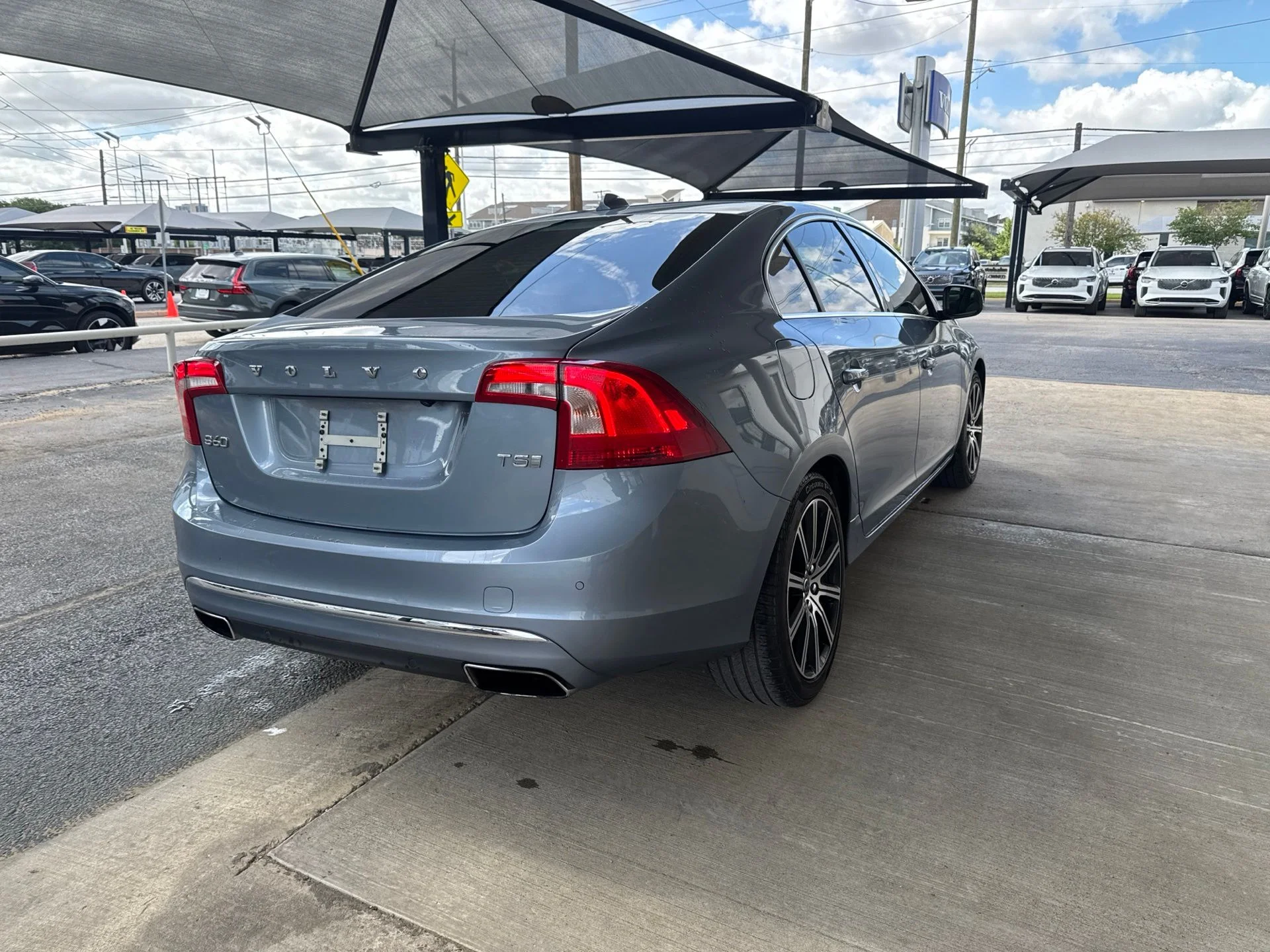 Used 2018 Blue Volvo T5 Platinum image 5
