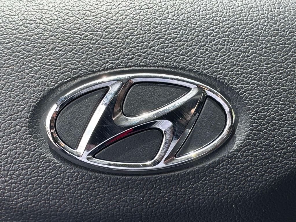 2020 Hyundai Elantra Limited - Photo 32