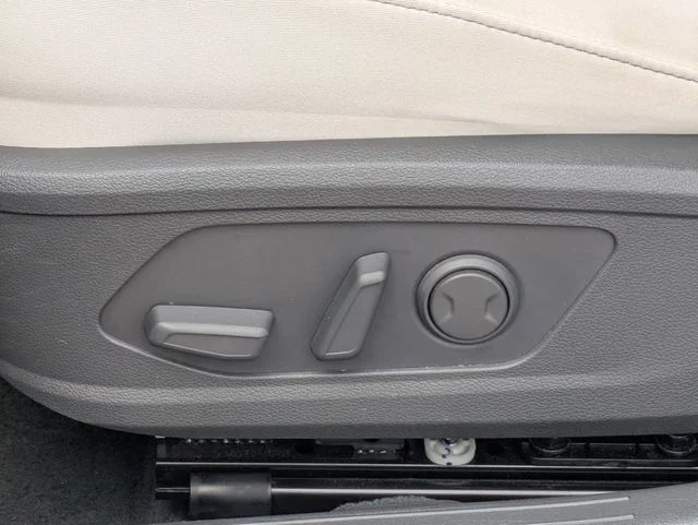 Used 2025 Silver Hyundai SEL image 13