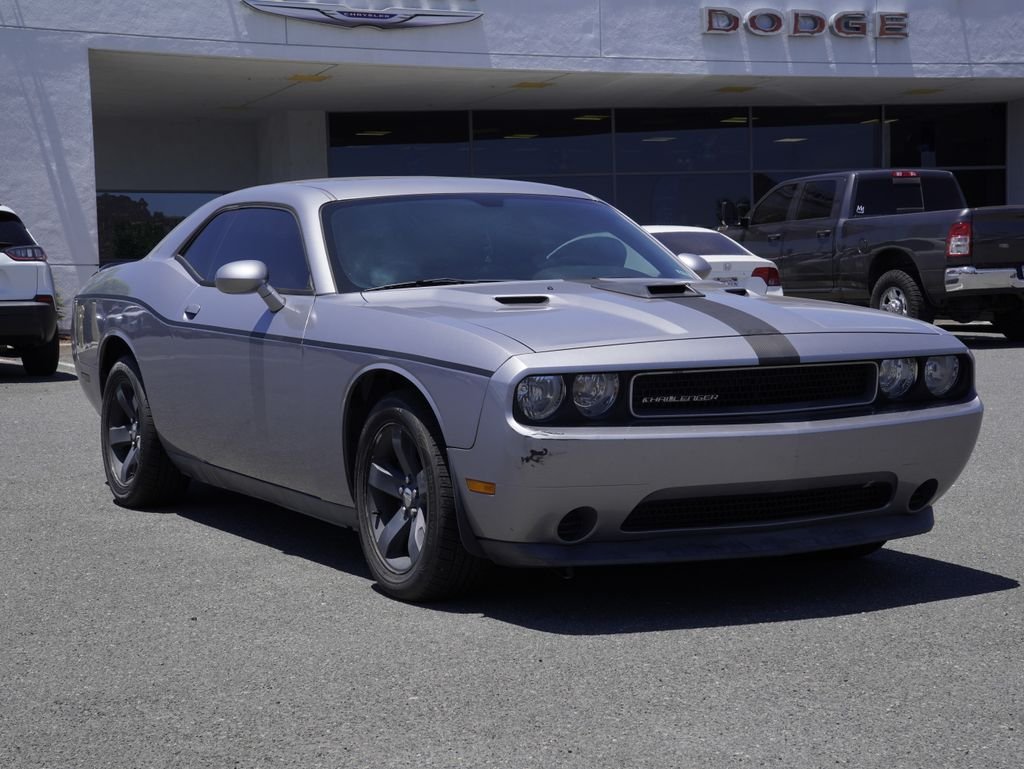 2014 Dodge Challenger SXT's photo