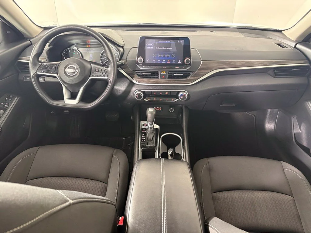 Used 2024 Silver Nissan 2.5 SV image 38