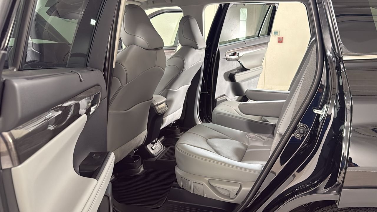 2026 Toyota Highlander Platinum - Photo 15