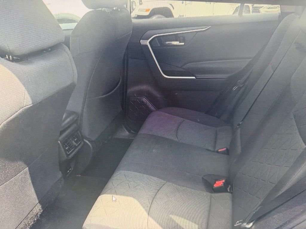 Used 2022 Silver Toyota XLE image 4