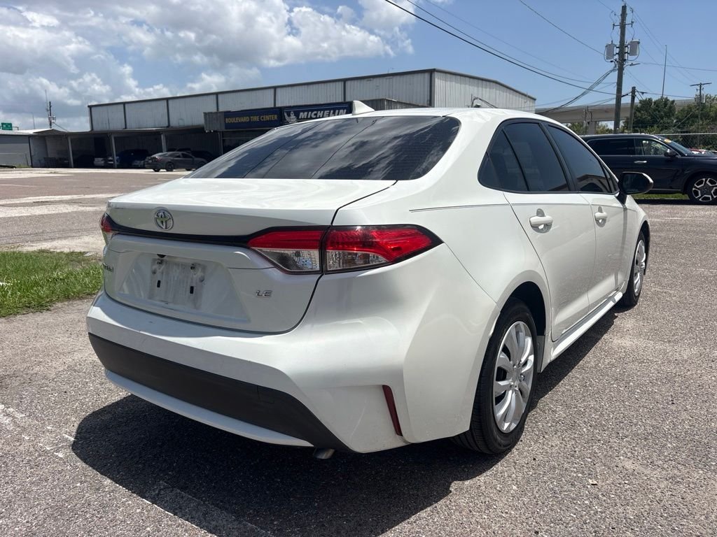 Used 2020 White Toyota LE image 3