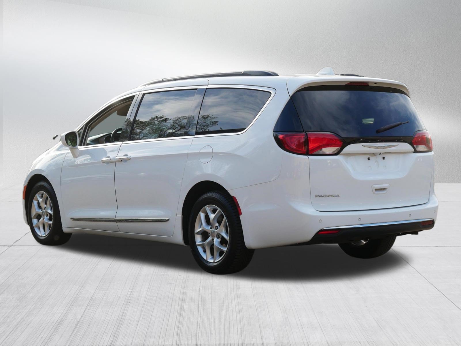 Used 2017 Bright White Clearcoat Chrysler Touring-L image 5