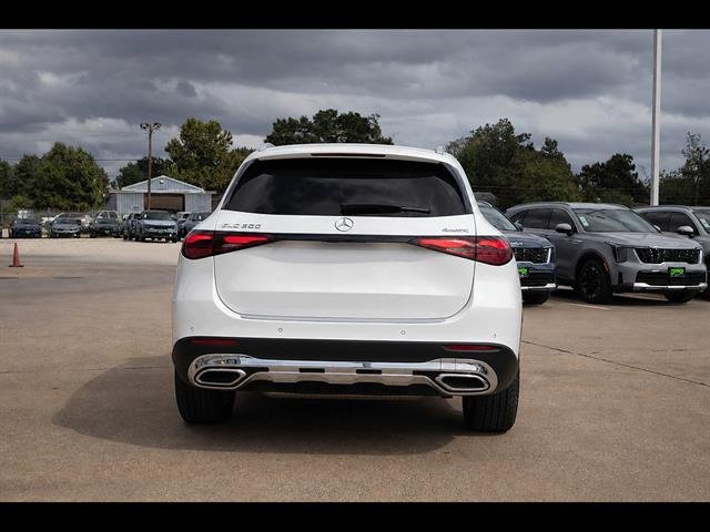 Used 2023  Mercedes-Benz GLC 300 4MATIC® image 4