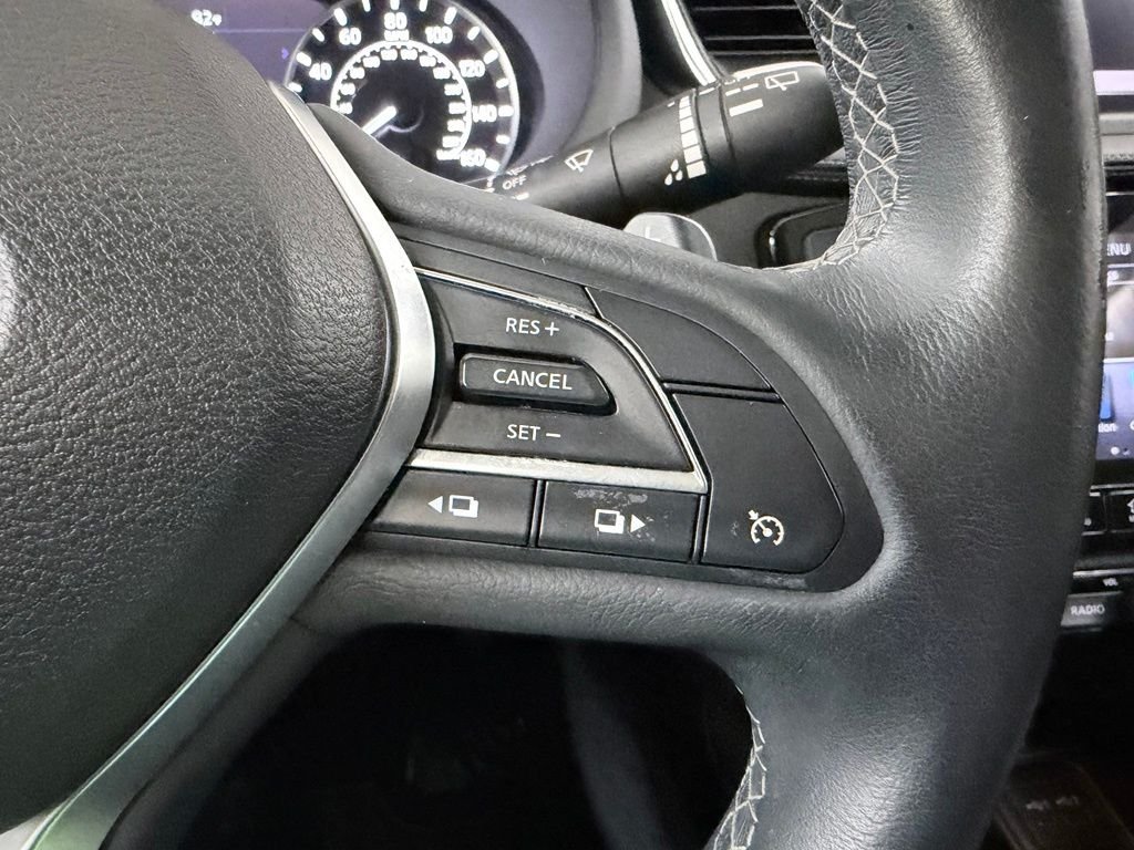 Used 2020 White INFINITI LUXE image 23