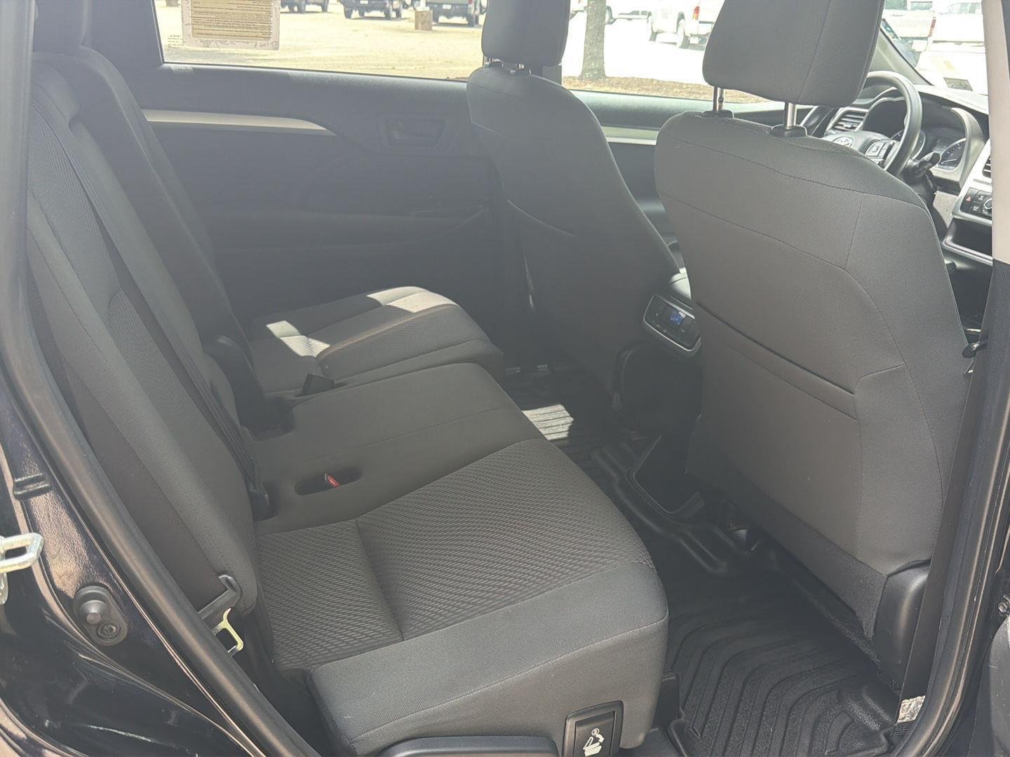 Used 2019  Toyota LE image 16